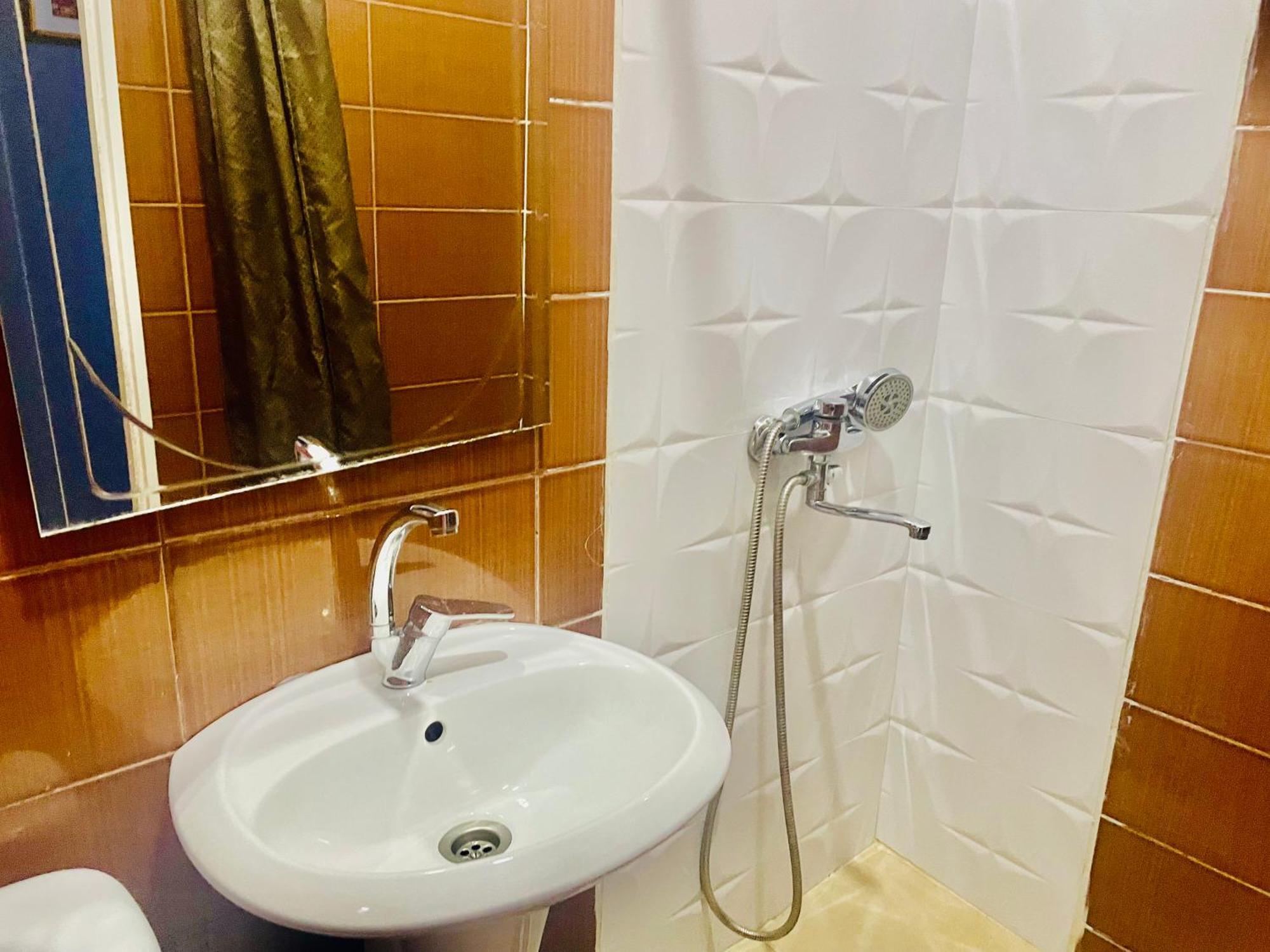 Hotel Klarastan Bon Voyage Tbilisi Exteriör bild