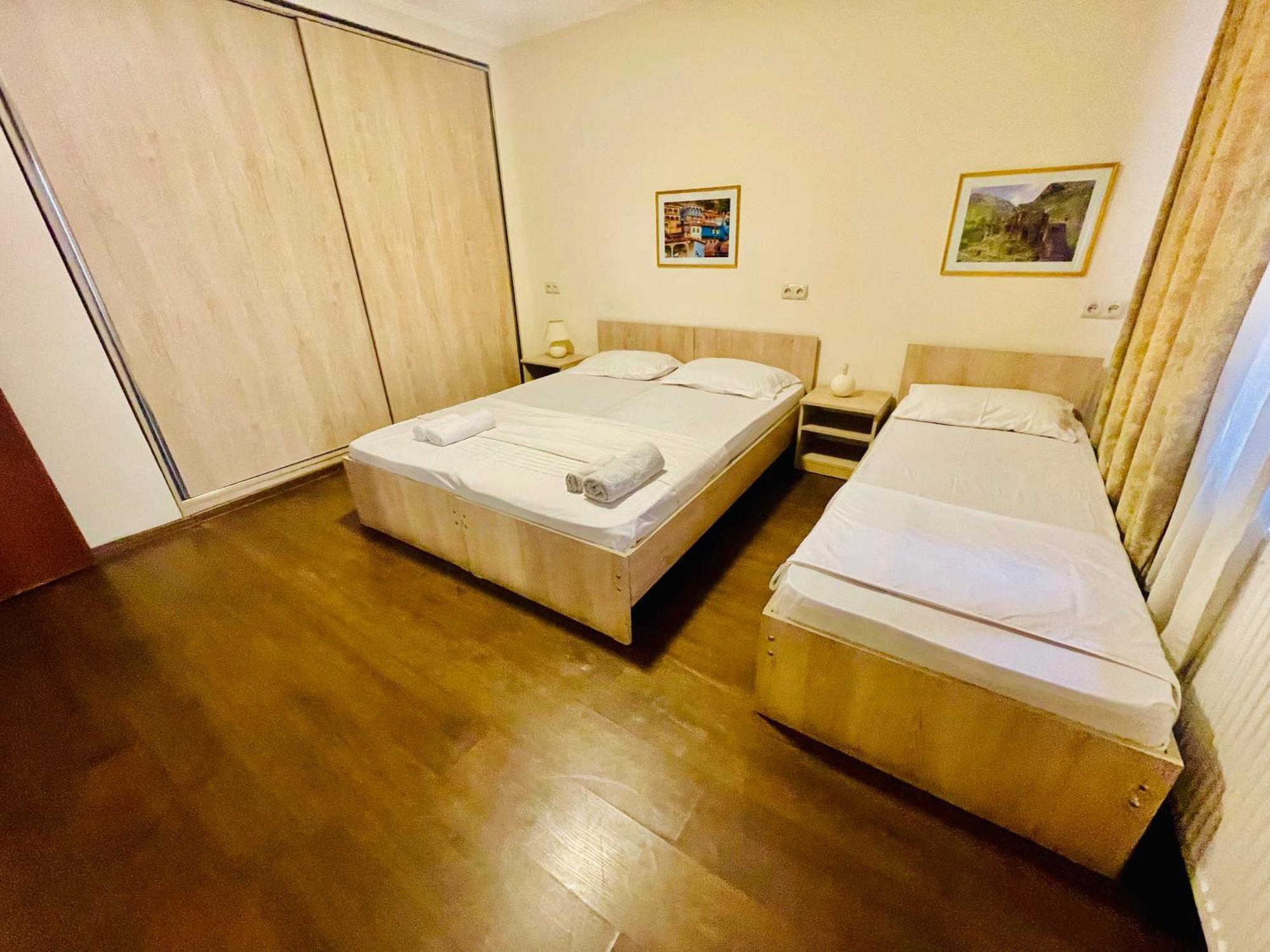 Hotel Klarastan Bon Voyage Tbilisi Exteriör bild