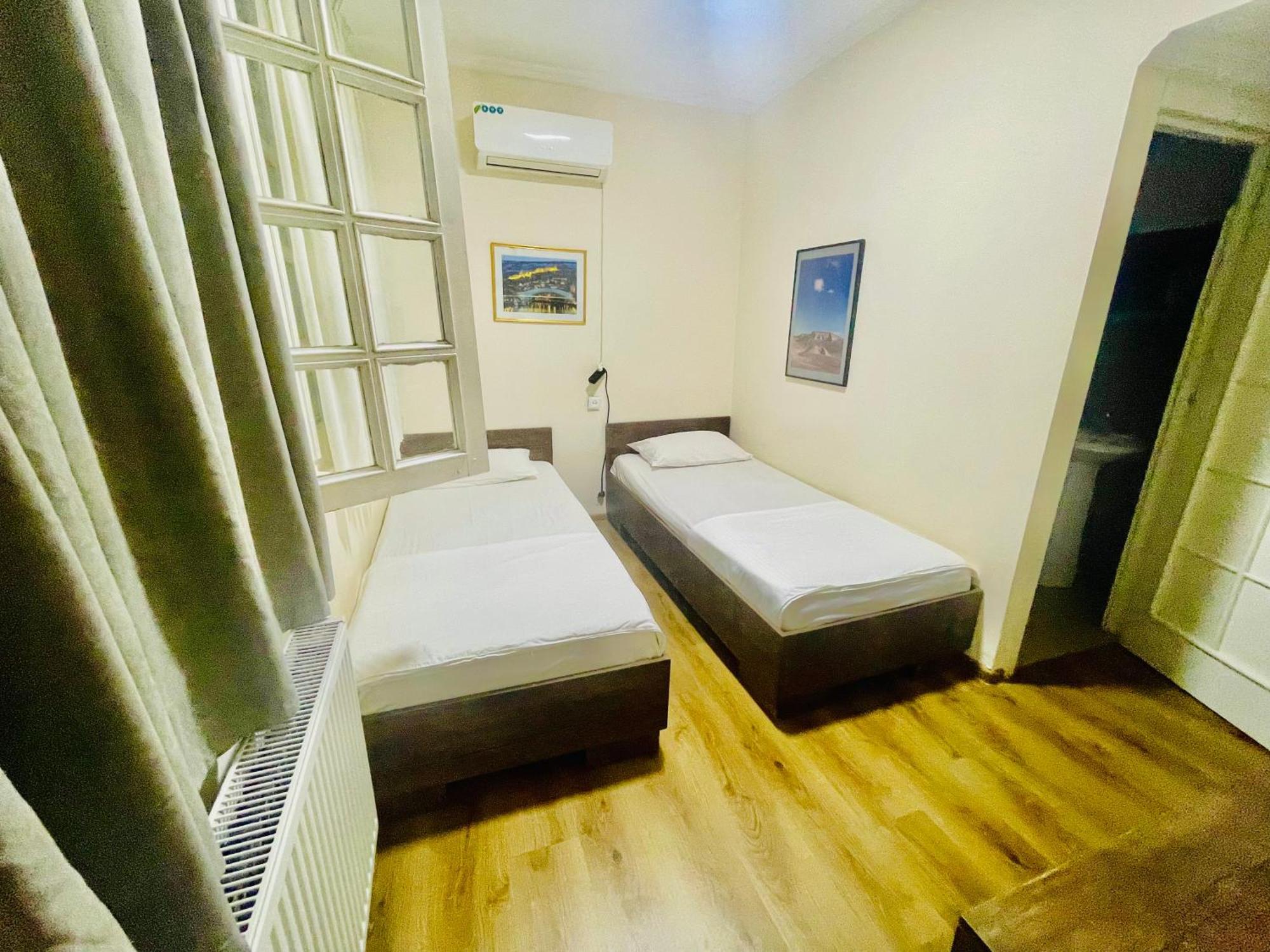 Hotel Klarastan Bon Voyage Tbilisi Exteriör bild