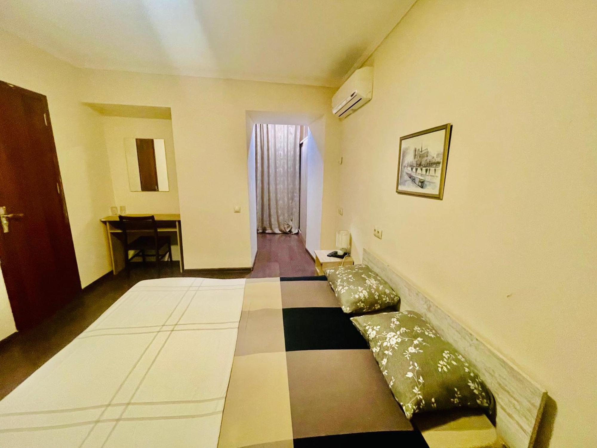 Hotel Klarastan Bon Voyage Tbilisi Exteriör bild