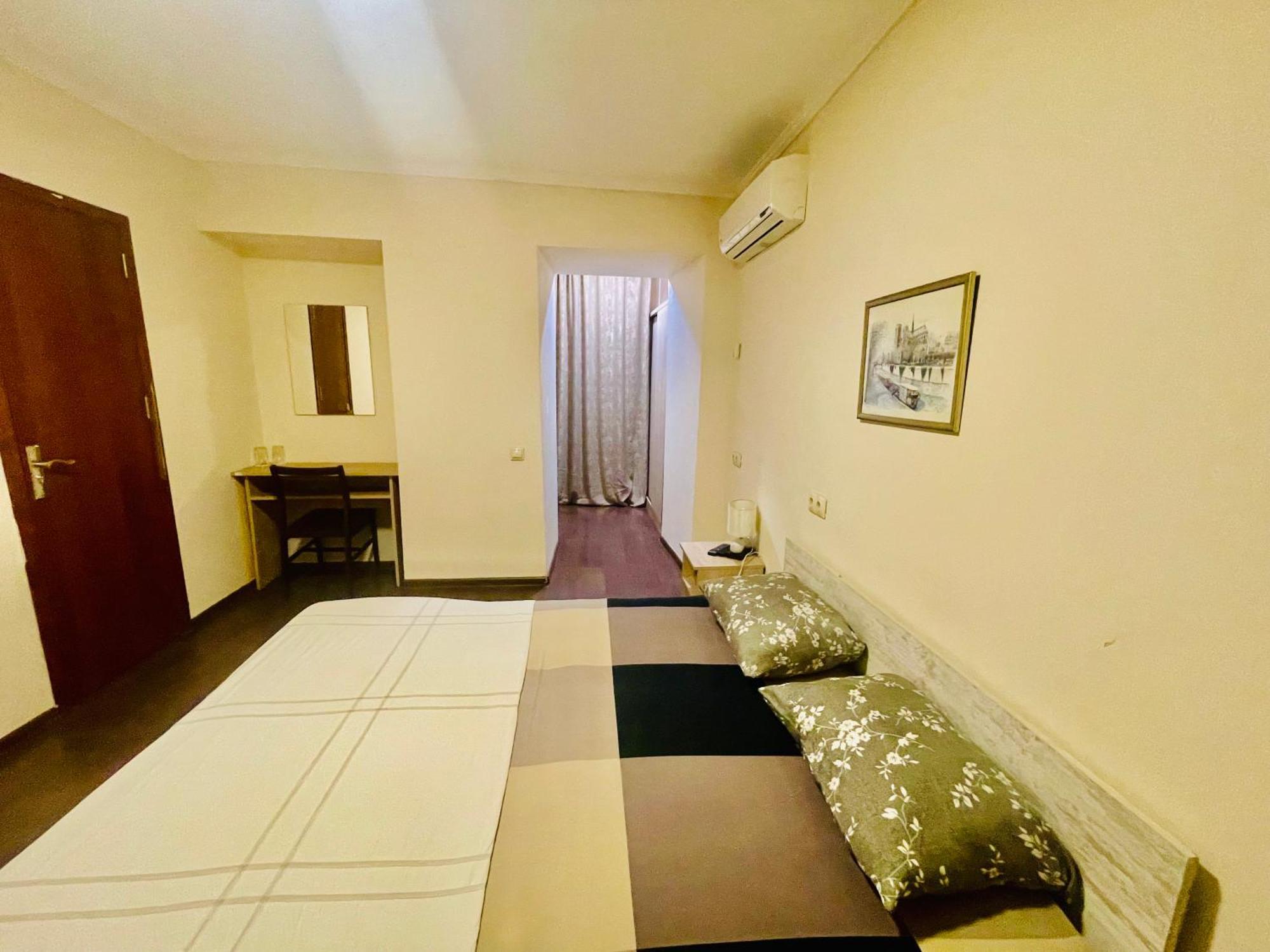 Hotel Klarastan Bon Voyage Tbilisi Exteriör bild