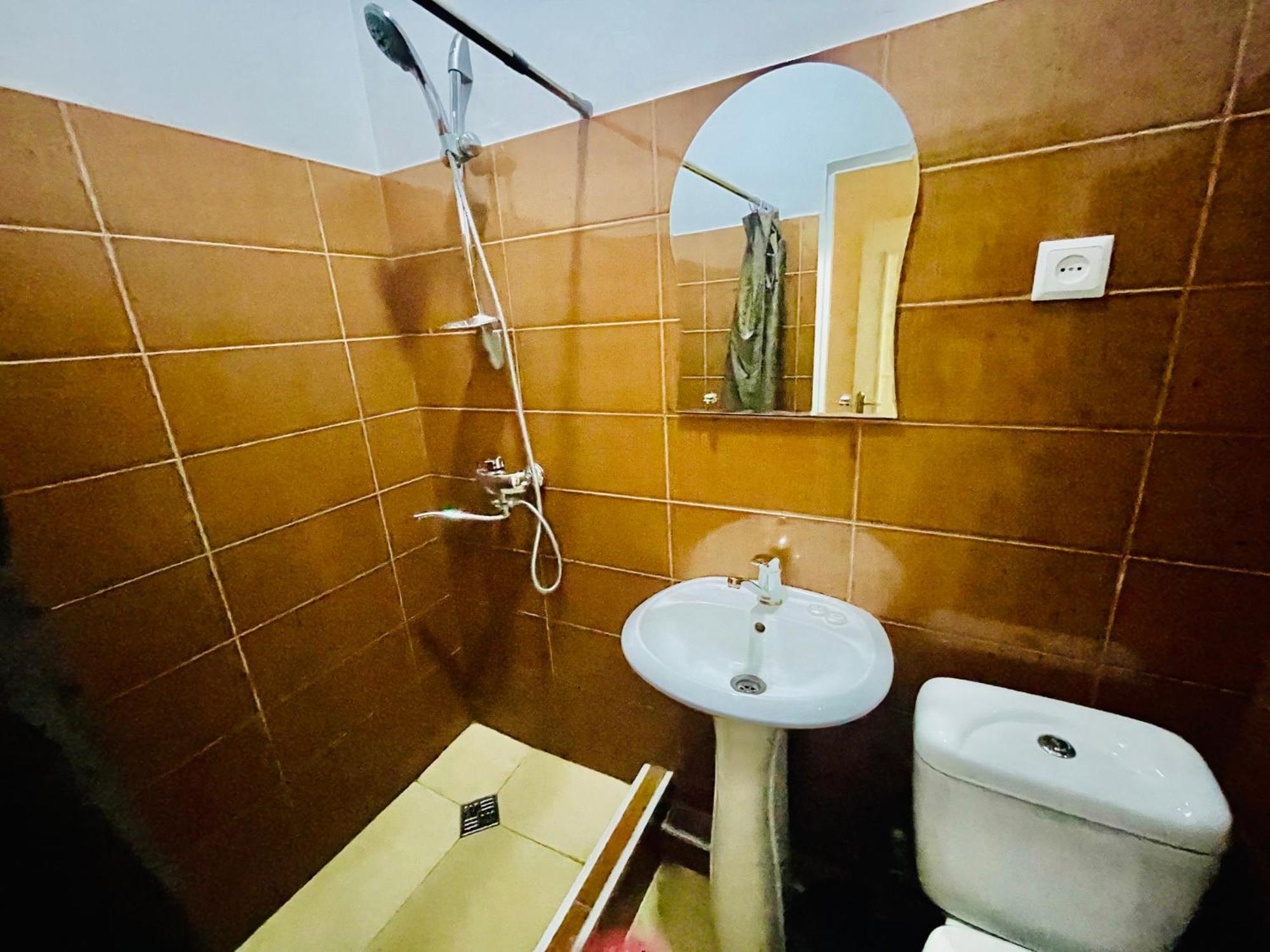Hotel Klarastan Bon Voyage Tbilisi Exteriör bild