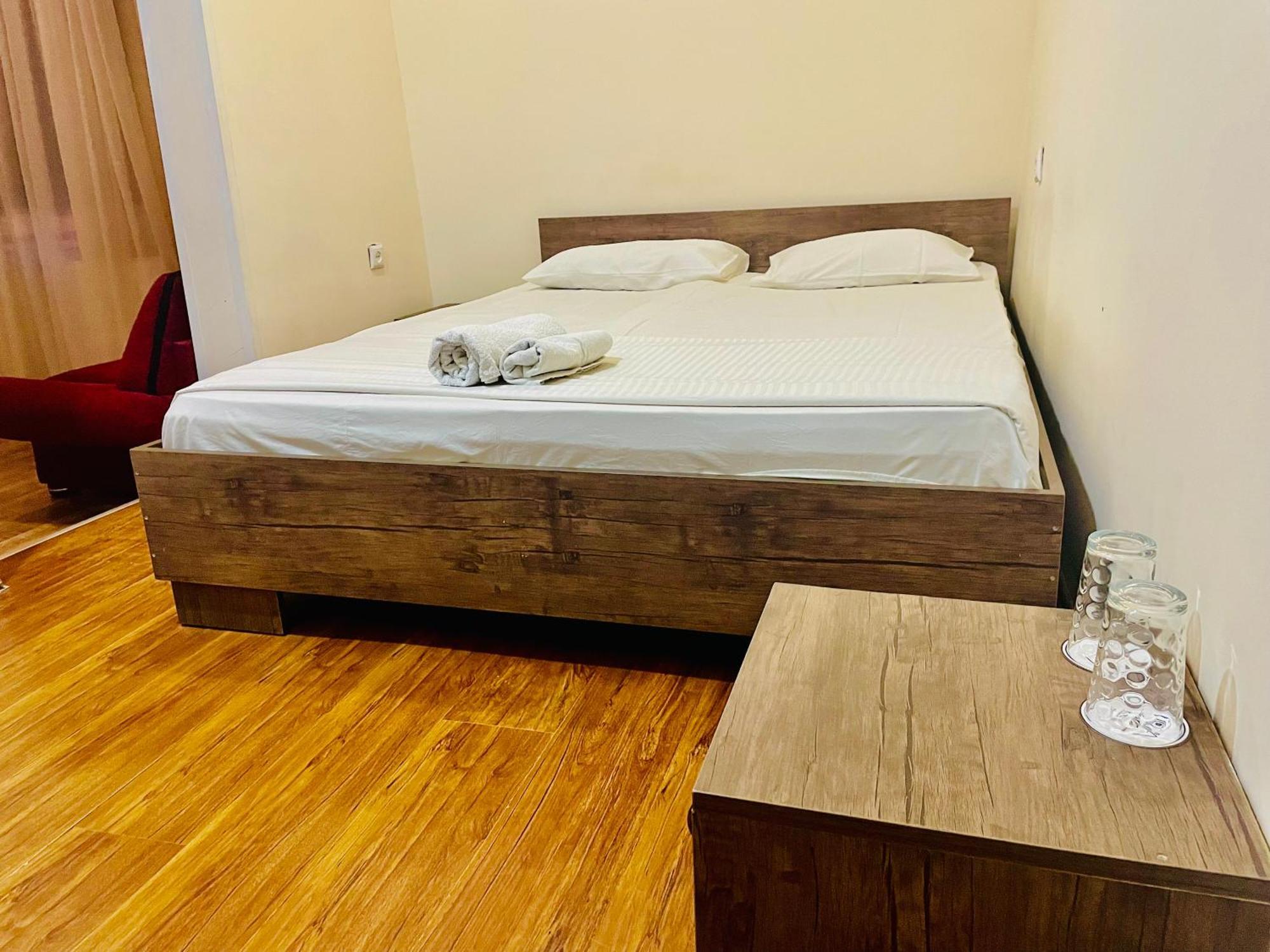 Hotel Klarastan Bon Voyage Tbilisi Exteriör bild